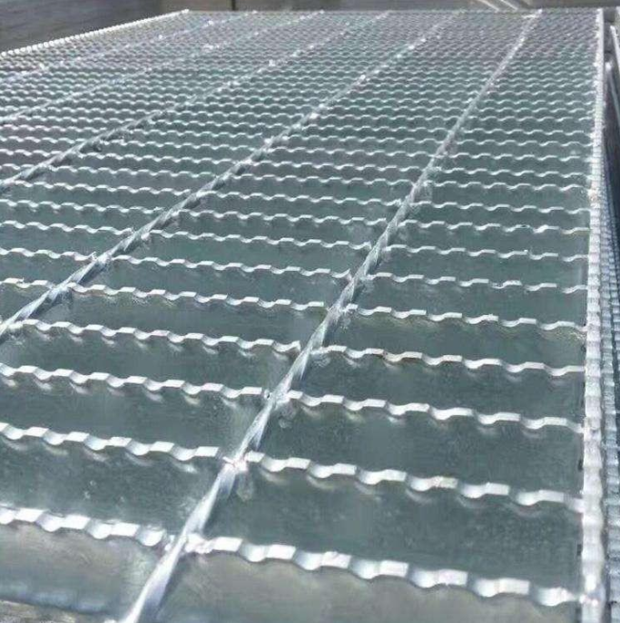 T3鋸齒形防滑踏步闆750*250mm303-30-100鋸齒形防滑踏步闆